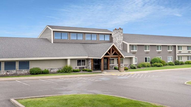 AmericInn by Wyndham Two Harbors Exterior
