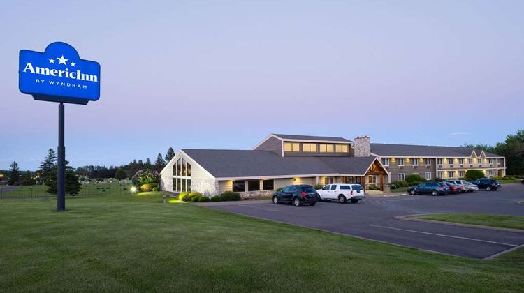 AmericInn by Wyndham Two Harbors Exterior