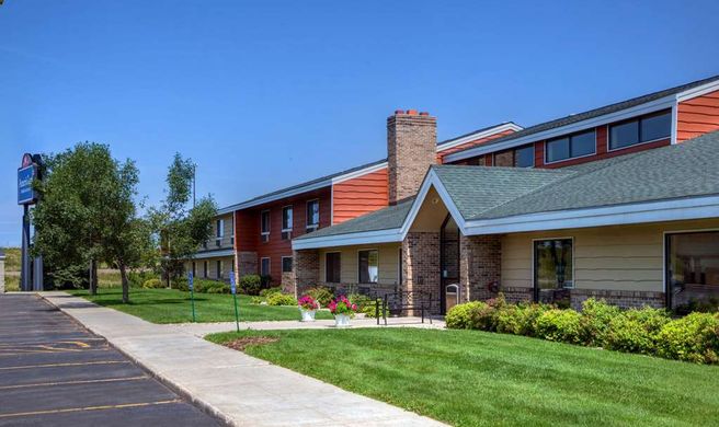 AmericInn by Wyndham Worthington Exterior