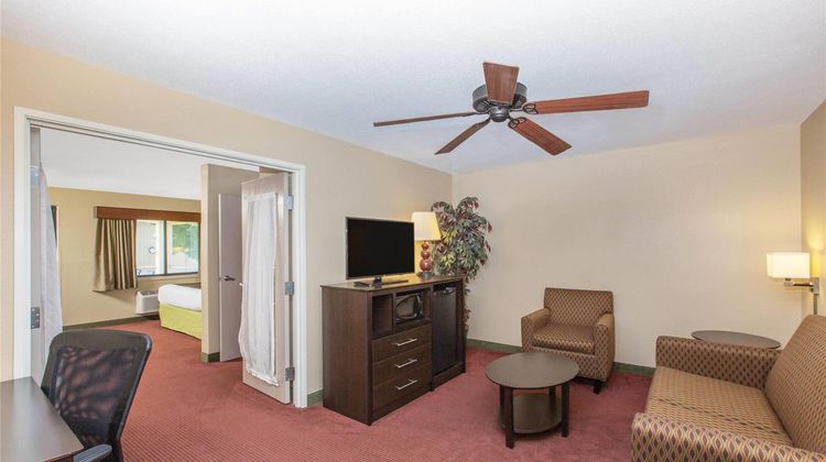 AmericInn by Wyndham Okoboji Room