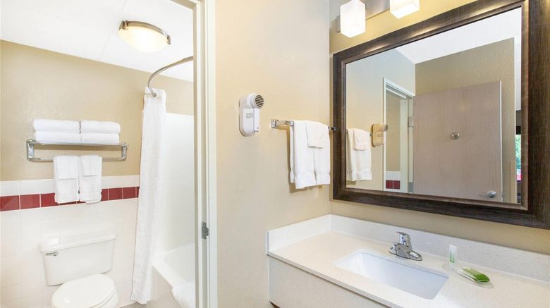 <b>AmericInn by Wyndham Okoboji Room</b>. Images powered by <a href="https://iceportal.shijigroup.com/" title="IcePortal" target="_blank">IcePortal</a>.