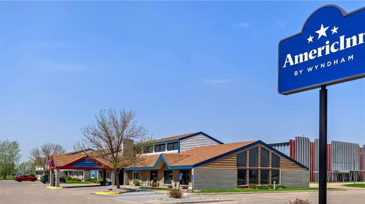 AmericInn Lodge/Suites Crookston U of M Exterior