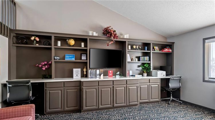 AmericInn Lodge/Suites Crookston U of M Lobby