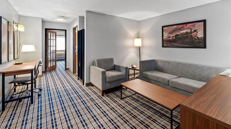 AmericInn Lodge/Suites Crookston U of M Suite