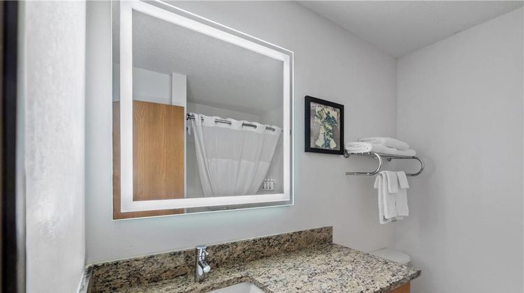 AmericInn Lodge/Suites Crookston U of M Suite