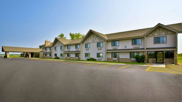 AmericInn by Wyndham Baudette Exterior