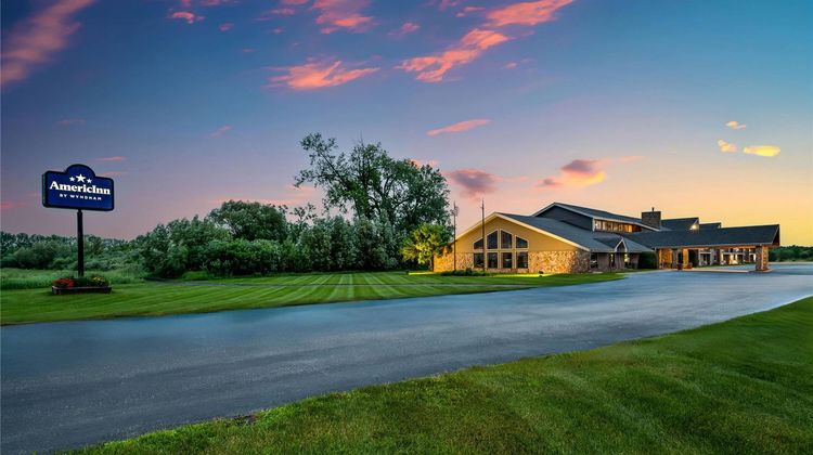 AmericInn by Wyndham Baudette Exterior
