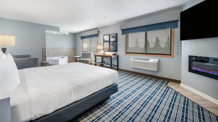 AmericInn by Wyndham Baudette Suite
