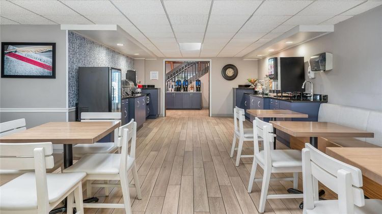 AmericInn by Wyndham Baudette Restaurant