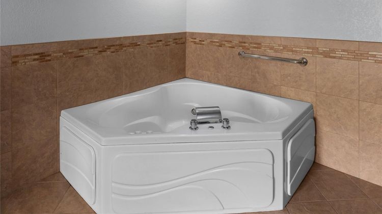 AmericInn by Wyndham Mankato Center Suite