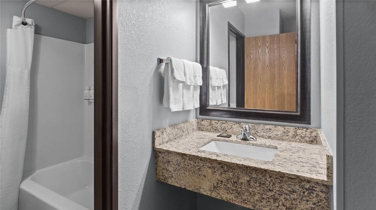AmericInn by Wyndham Mankato Center Room