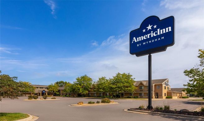 AmericInn by Wyndham Mankato Center Exterior