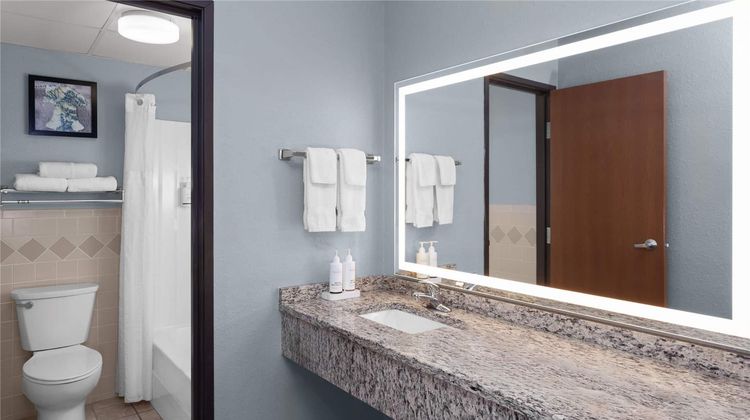 AmericInn by Wyndham Austin Suite