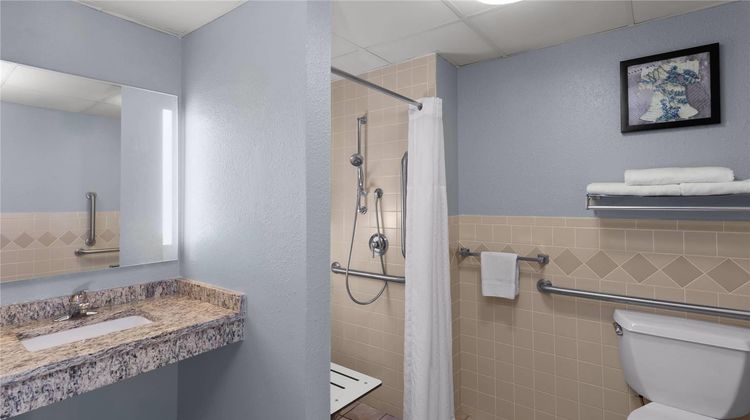 AmericInn by Wyndham Austin Room