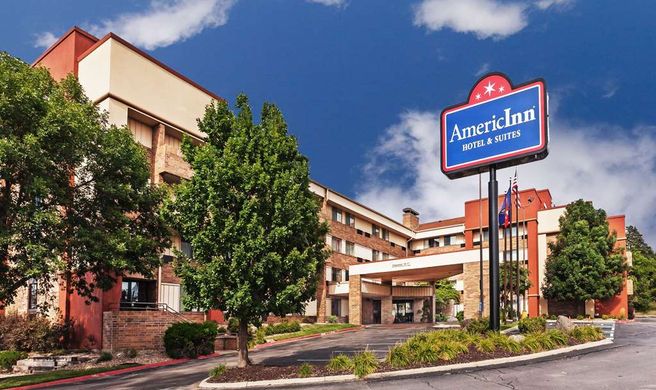 AmericInn by Wyndham Omaha Exterior