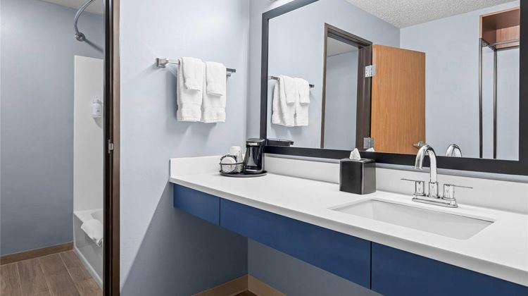 AmericInn by Wyndham Sturgeon Suite