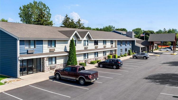 AmericInn by Wyndham Sturgeon Exterior