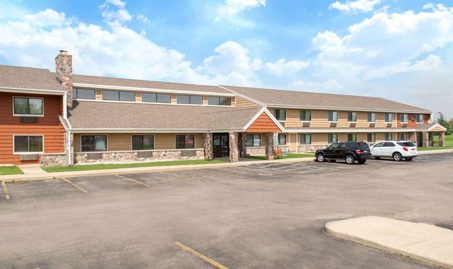 AmericInn by Wyndham Elkhorn Exterior