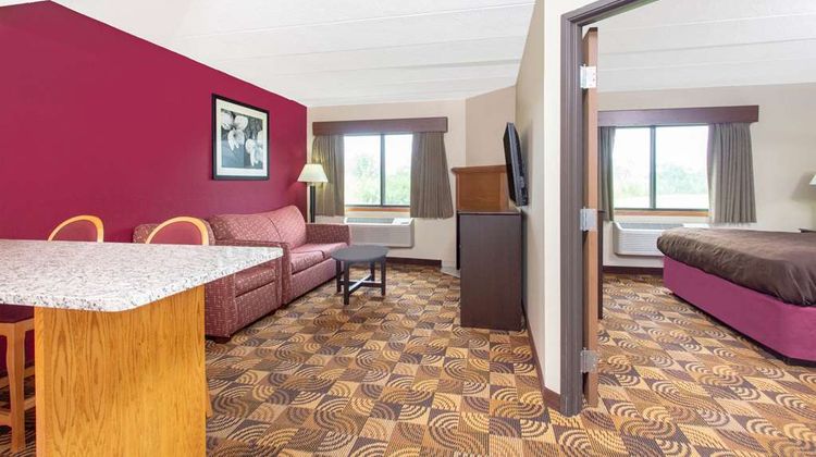 AmericInn by Wyndham Elkhorn Suite