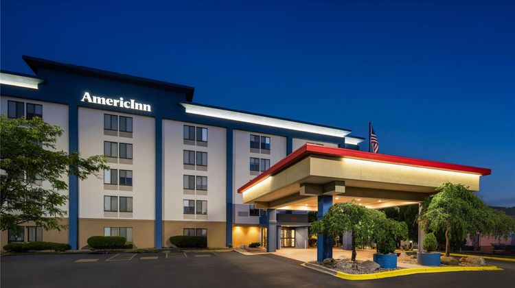 AmericInn by Wyndham Madison West Exterior