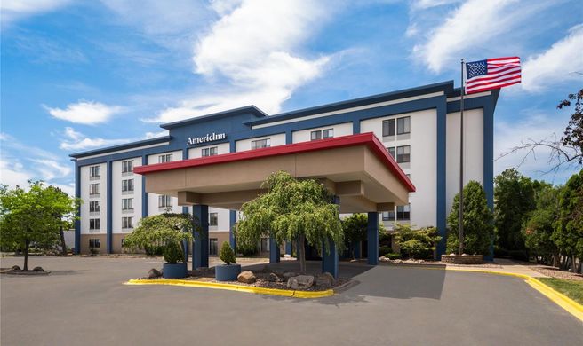AmericInn by Wyndham Madison West Exterior