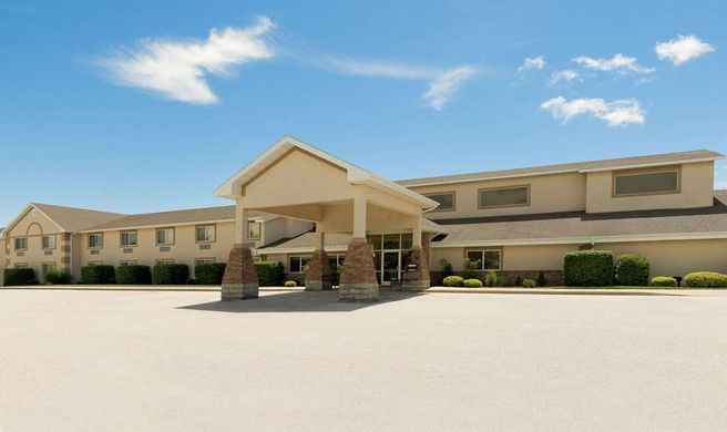 AmericInn by Wyndham Republic Exterior