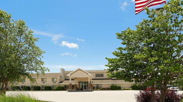 AmericInn by Wyndham Republic Exterior