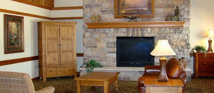 AmericInn by Wyndham Kewanee Lobby