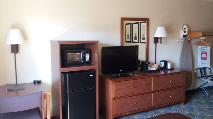 AmericInn by Wyndham Kewanee Room