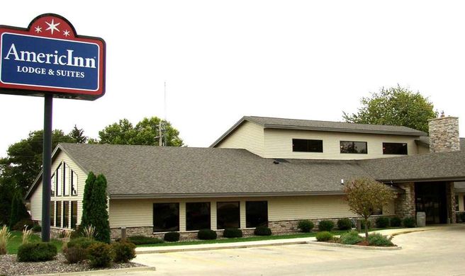 AmericInn by Wyndham Kewanee Exterior
