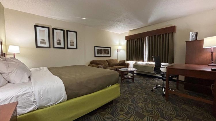 AmericInn by Wyndham Kewanee Suite