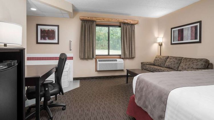 AmericInn by Wyndham Detroit Lakes Suite