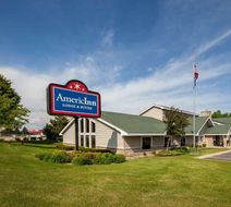 AmericInn by Wyndham Northfield Exterior