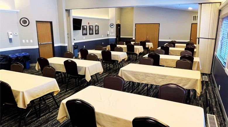 <b>AmericInn by Wyndham Fergus Falls Meeting</b>. Images powered by <a href="https://iceportal.shijigroup.com/" title="IcePortal" target="_blank">IcePortal</a>.