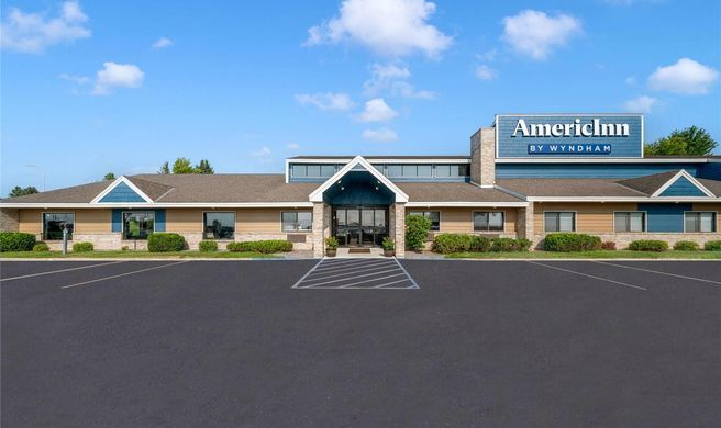 AmericInn by Wyndham Fergus Falls Exterior