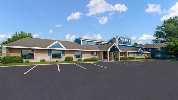 AmericInn by Wyndham Fergus Falls Exterior