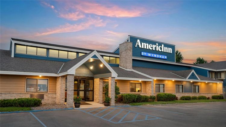 AmericInn by Wyndham Fergus Falls Exterior