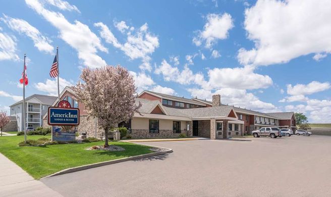 AmericInn by Wyndham Fargo West Exterior