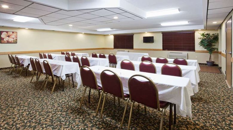<b>AmericInn by Wyndham Fargo West Meeting</b>. Images powered by <a href="https://iceportal.shijigroup.com/" title="IcePortal" target="_blank">IcePortal</a>.