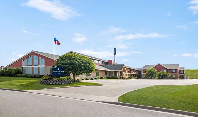 AmericInn by Wyndham Sauk Centre Exterior