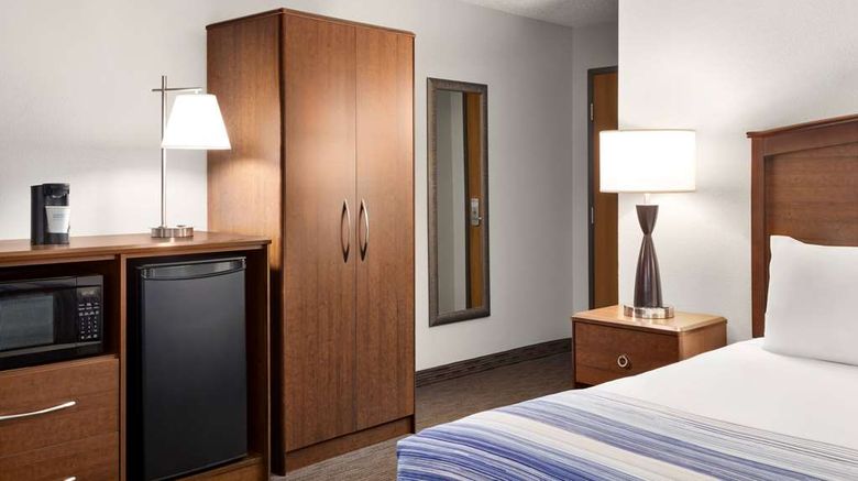 <b>AmericInn by Wyndham Sauk Centre Room</b>. Images powered by <a href="https://iceportal.shijigroup.com/" title="IcePortal" target="_blank">IcePortal</a>.