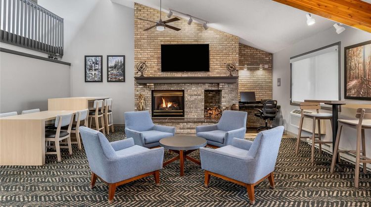 AmericInn by Wyndham Sauk Centre Lobby