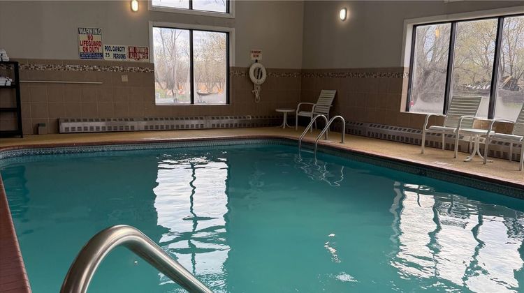 AmericInn by Wyndham Forest Lake Pool