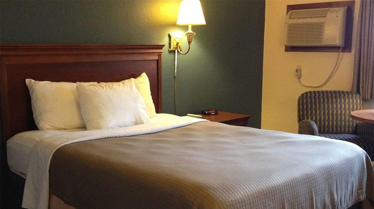AmericInn by Wyndham Forest Lake Room