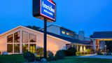 AmericInn by Wyndham Iowa Falls Exterior