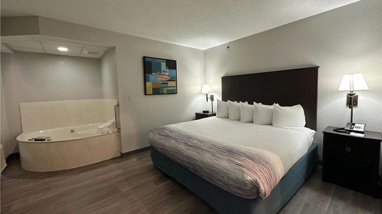 <b>AmericInn by Wyndham Menominee Room</b>. Images powered by <a href="https://iceportal.shijigroup.com/" title="IcePortal" target="_blank">IcePortal</a>.