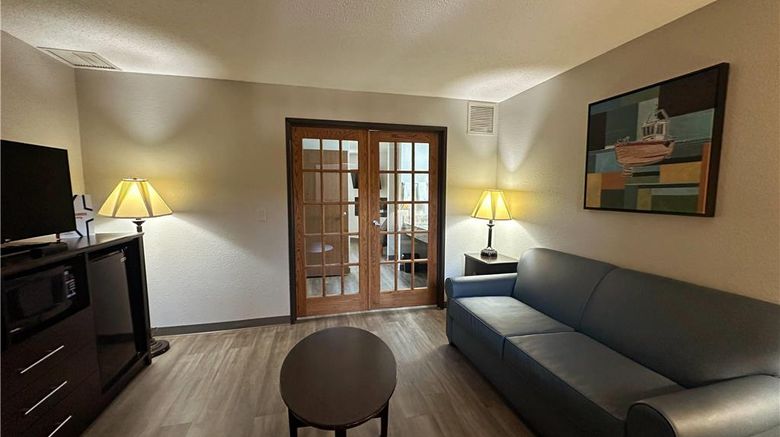 <b>AmericInn by Wyndham Menominee Room</b>. Images powered by <a href="https://iceportal.shijigroup.com/" title="IcePortal" target="_blank">IcePortal</a>.