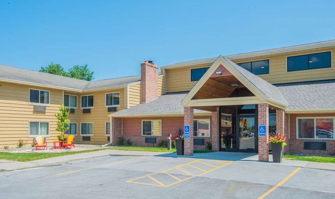 AmericInn by Wyndham Ames Exterior