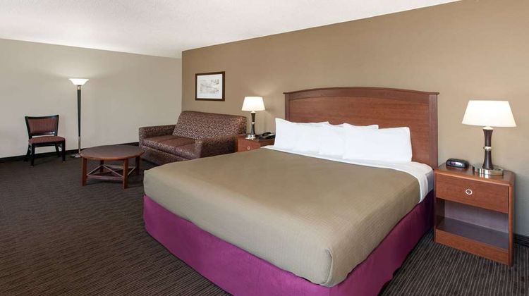 AmericInn Grundy Center Suite