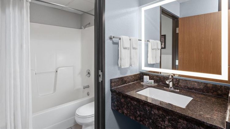 AmericInn Hotel & Suites West Salem Room